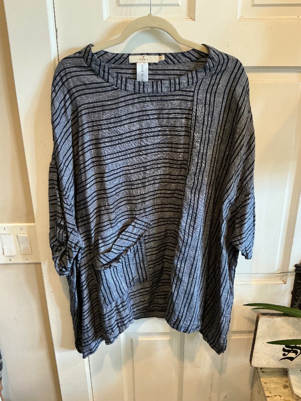 Cheyenne linen like top!  Excellent condition!  Plus size 1X !